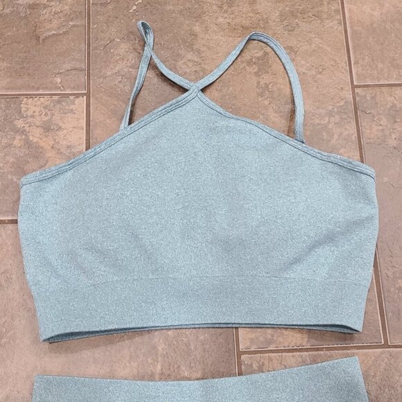 ❄3/$26 Xmas sale❄ NWOT 2 piece Workout short and top set. - Picture 3 of 4